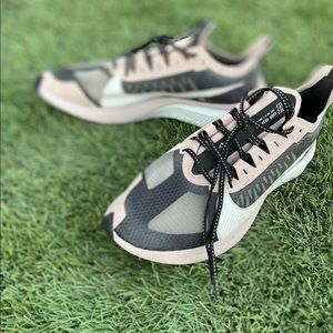 ⛄️🎄 Women’s Nike Zoom  Gravity “Black Stone” (Only Worn ONCE!)